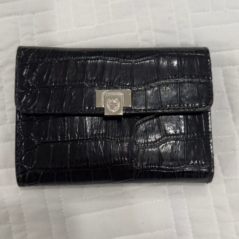 Vintage Liz‎ Claiborne Black Croc Embossed Trifold Wallet Silver Crest Clasp